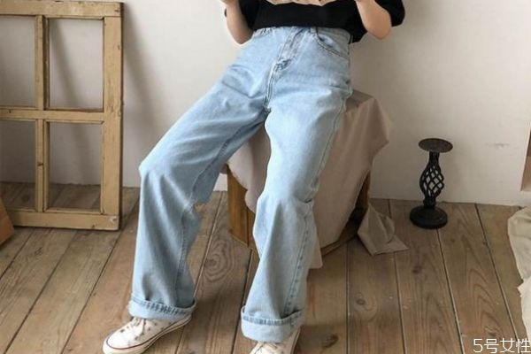 拖地裤怎么搭配好看,拖地裤配什么上衣好看