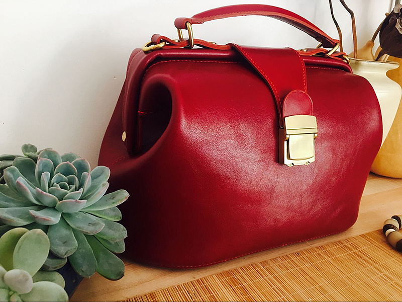 绿色包包可以配红色衣服吗,绿色衣服配绿色包好看吗 绿色包包可以配红色衣服吗,绿色衣服配绿色包好看吗