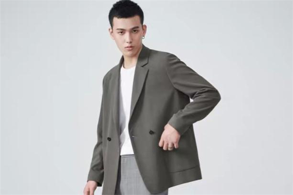 休闲西装外套怎么搭配,休闲西服外套如何穿搭