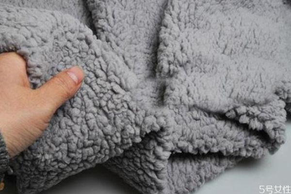 羊毛衫洗缩水了怎么办,羊绒衫洗缩水了怎么办 羊毛衫洗缩水了怎么办,羊绒衫洗缩水了怎么办