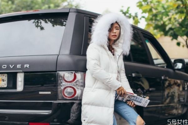 白色羽绒服染色怎么洗掉妙招,羽绒服染色了怎么洗掉