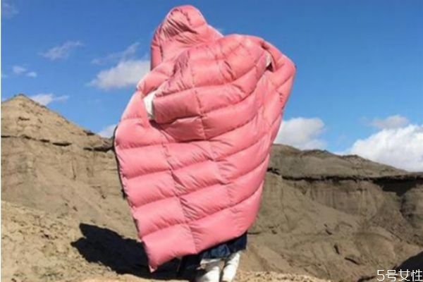 为什么羽绒服洗了以后一坨一坨,为啥羽绒服洗完里面一坨一坨的