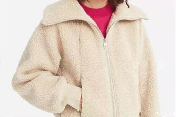 羊羔绒的衣服可以机洗吗?,羊羔绒的衣服能机洗吗 羊羔绒的衣服可以机洗吗?,羊羔绒的衣服能机洗吗