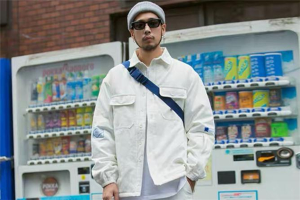 白色西装外套,深蓝色 工装外套