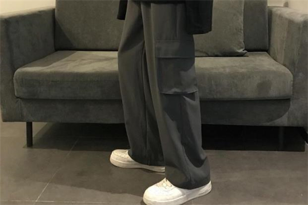 直筒裤配什么颜色的上衣?,直筒裤属于什么风格