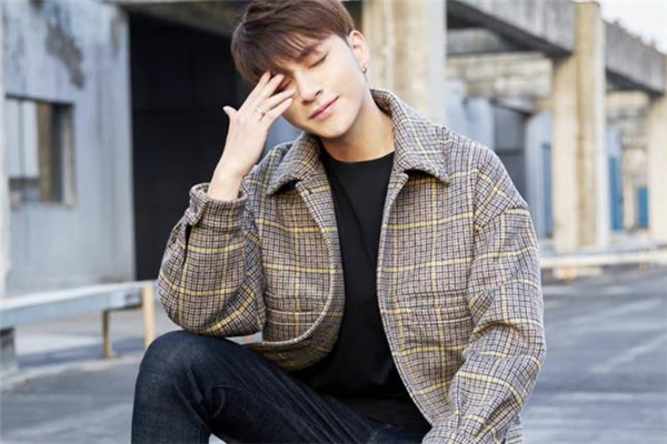 男生格子外套怎么搭配好看,男的里面格子衬衫外面外套怎么搭配