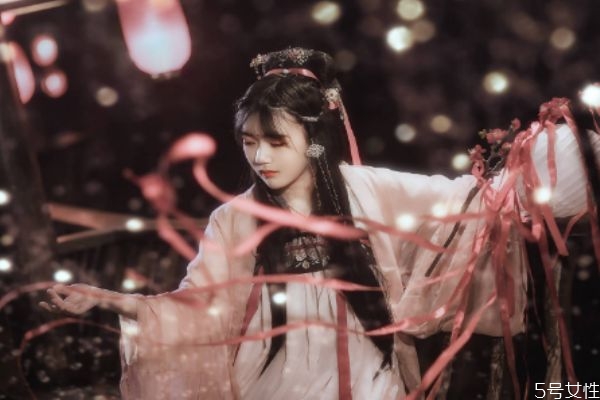 适合胖人穿的汉服类型,比较胖的人适合什么款式汉服