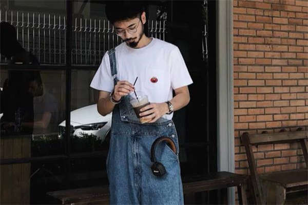 背带裤搭什么颜色的上衣好,白色背带裤配什么颜色上衣好看