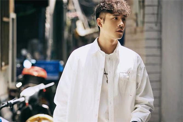 宽松白色衬衫怎么搭配图片,白衬衫的搭配 宽松白色衬衫怎么搭配图片,白衬衫的搭配