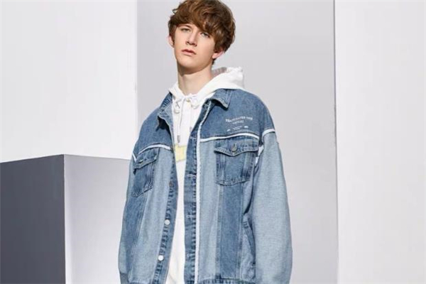 男牛仔外套里面搭配什么衣服好看,男牛仔外套内搭什么比较好 男牛仔外套里面搭配什么衣服好看,男牛仔外套内搭什么比较好