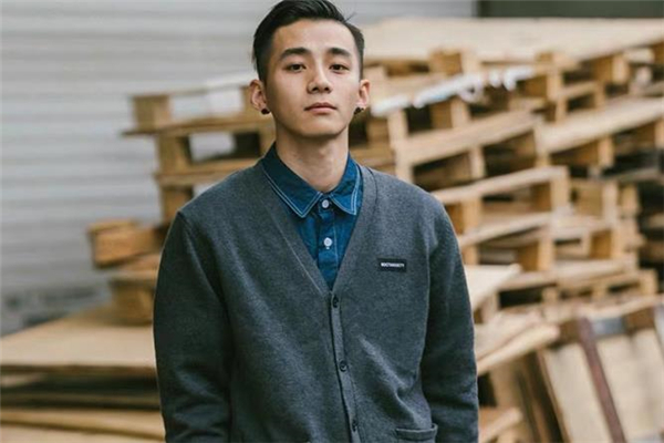 针织开衫内搭衬衫好看,开衫针织衫怎么搭配最好看