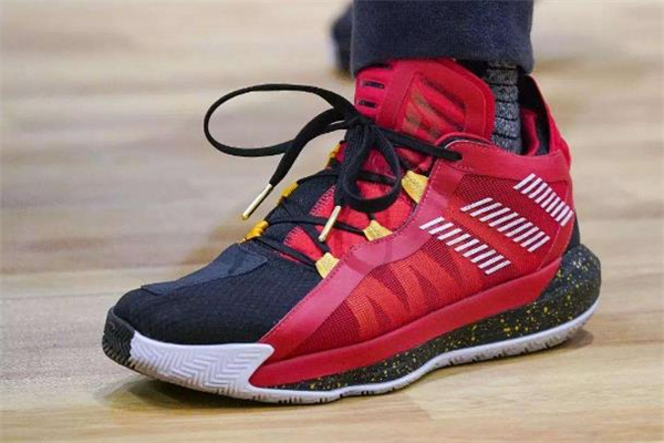 利拉德6好还是哈登4好,哈登4和利拉德6谁更值得买