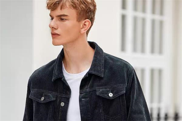 灯芯绒外套配什么内搭,灯芯绒短外套搭配下装