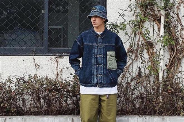 小脚裤穿紧身好还是宽松,小脚裤是不是紧身裤 小脚裤穿紧身好还是宽松,小脚裤是不是紧身裤