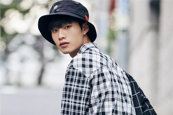 街头潮男风穿搭男生,美潮街头穿搭风格男 街头潮男风穿搭男生,美潮街头穿搭风格男