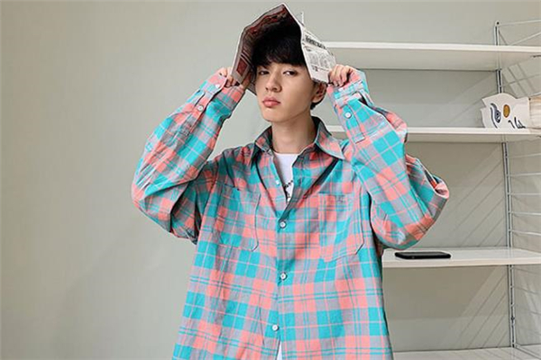 男友风穿搭女生,日系风衣搭配男