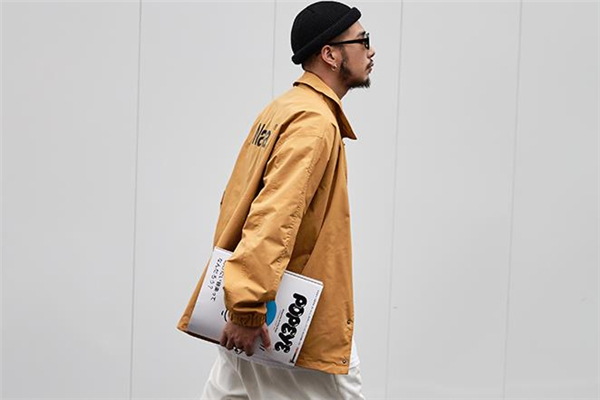 夹克衫是什么颜色的,衬衫要配什么夹克衣服