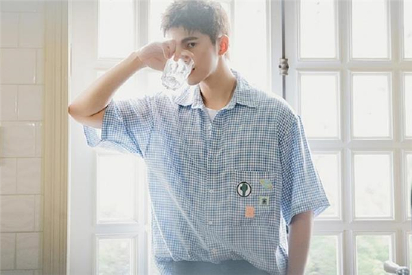 什么材质的衬衫有质感,有设计感的衬衫