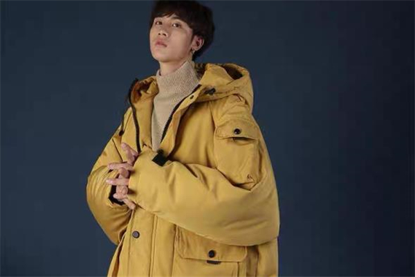 蒙口羽绒服搭配高领毛衣,高领子毛衣怎么搭配