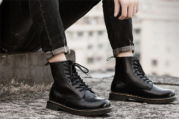 黑色马丁靴配什么裤子,男士黑色马丁靴 黑色马丁靴配什么裤子,男士黑色马丁靴
