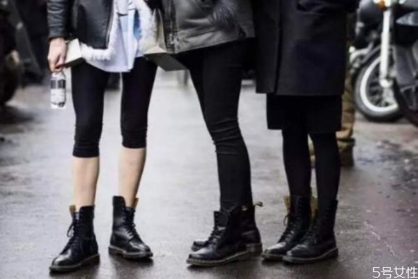秋冬短靴怎么搭配好看,秋冬短靴怎么搭配裤子