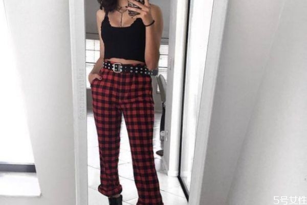 格纹裤子配什么衣服好,条纹格子裤配什么上衣