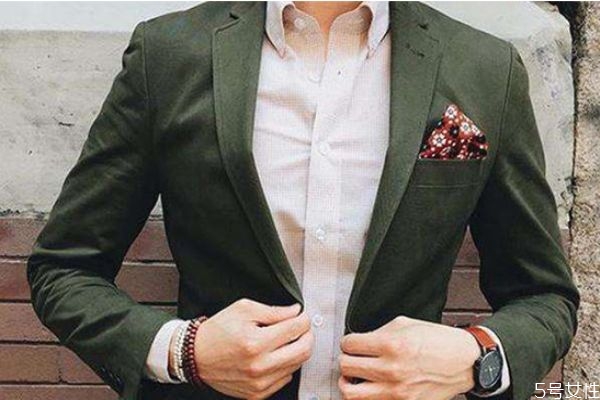 西装可以不配领带吗,西装领带搭配技巧