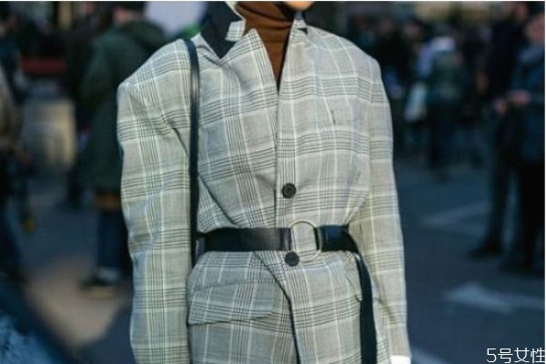 小西装怎么搭配图片女,西装怎么搭配衣服