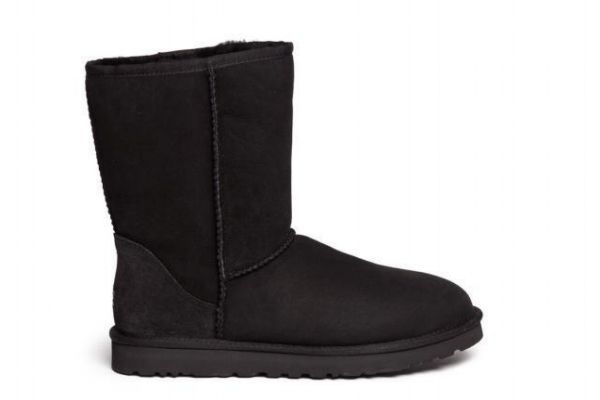 雪地靴哪个颜色最百搭,雪地靴什么颜色好看百搭