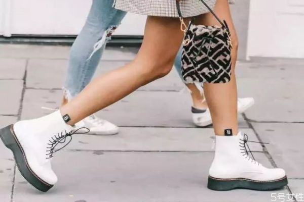 马丁靴怎么穿显高,马丁靴怎么搭配显腿长 马丁靴怎么穿显高,马丁靴怎么搭配显腿长