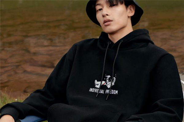 连帽卫衣搭配什么外套,连帽卫衣绳子系法 连帽卫衣搭配什么外套,连帽卫衣绳子系法