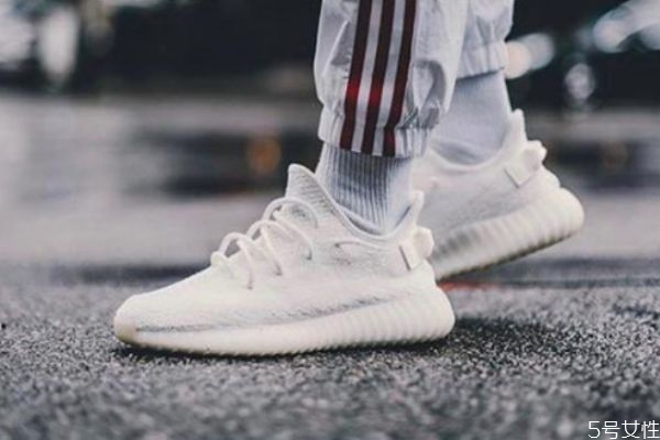 阿迪达斯鞋码偏大偏小吗,阿迪达斯的鞋码偏大还是偏小