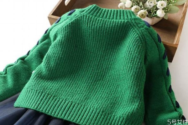 羊毛毛衣掉毛严重怎么解决,衣服出毛怎么处理方法