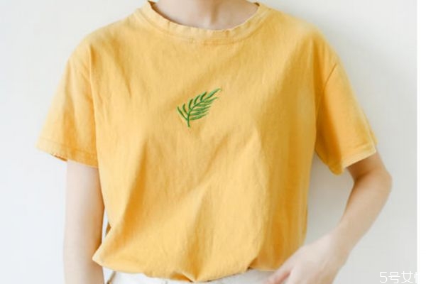 黄卫衣搭什么颜色外套男,黄卫衣搭什么颜色外套图片 黄卫衣搭什么颜色外套男,黄卫衣搭什么颜色外套图片