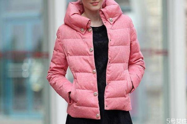 女生什么牌子的羽绒服好,长款羽绒服多少克羽绒比较好