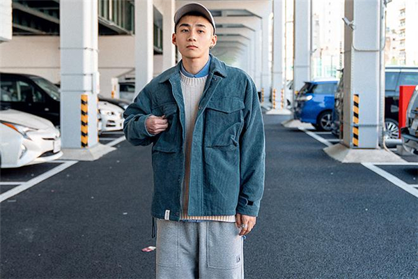 灯芯绒夹克衫上衣男装,moncler灯芯绒羽绒服