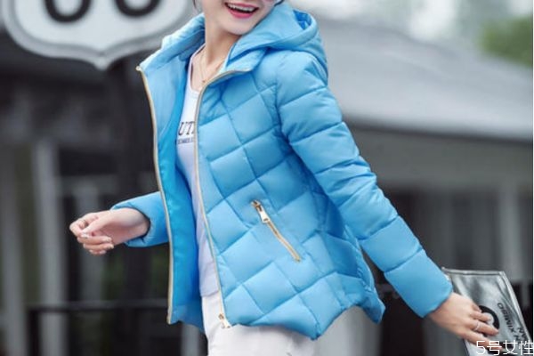 衣服静电贴在身上,怎样去除,如何消除静电衣服贴身