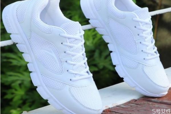 网面小白鞋发黄怎么洗白妙招,白网鞋发黄洗白小窍门