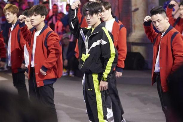 拼色运动套装,拼色运动套装搭配