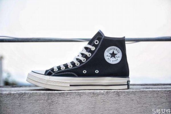 帆布鞋上的霉点怎么去除,帆布鞋内部发霉了怎样去除