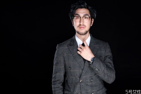 买的小西装皱了怎么办,西装起皱了怎么办