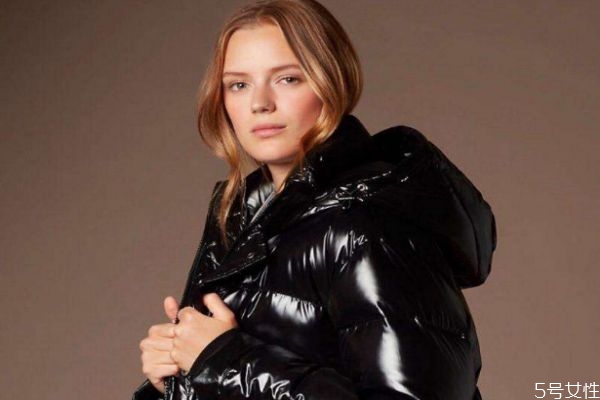 怎么判断羽绒服质量好坏,羽绒服质量怎么看如何判断羽绒服的好坏