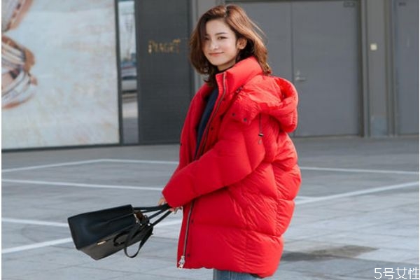 羽绒服是挂放还是叠放好,羽绒服是挂放还是叠放压缩