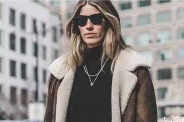 大家冬天还戴项链吗,冬天应该戴什么样的项链