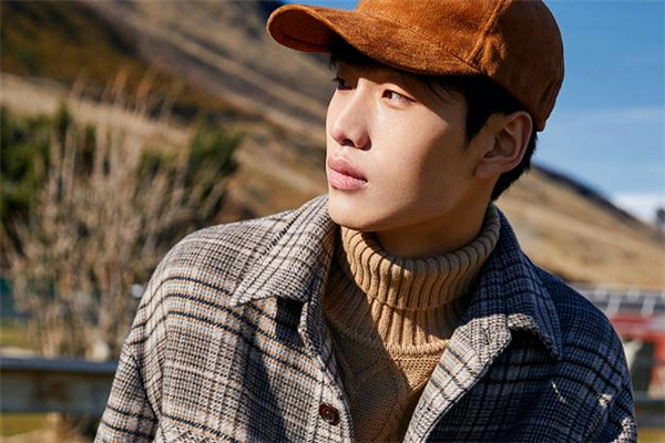 大衣配高领毛衣女式,高领毛衣搭配什么外套呢