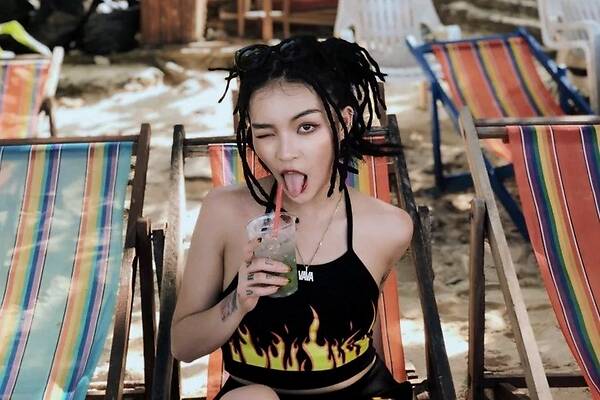 女生嘻哈风穿搭,女生嘻哈风格衣服搭配