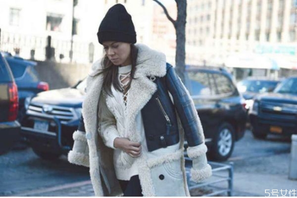 羊羔毛发黄能洗掉吗,羊羔毛干洗之后发黄怎么办