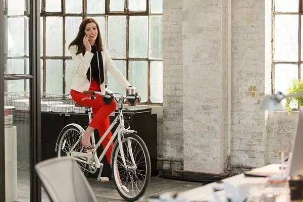 小西装穿搭属于什么风格,休闲西服的特点是什么