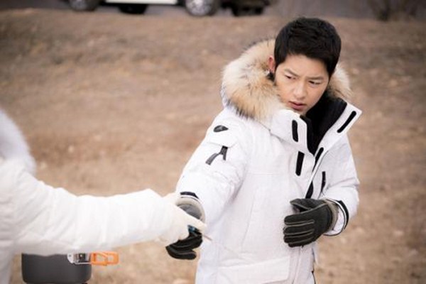 今年流行什么款式的羽绒服男士,羽绒服的类型