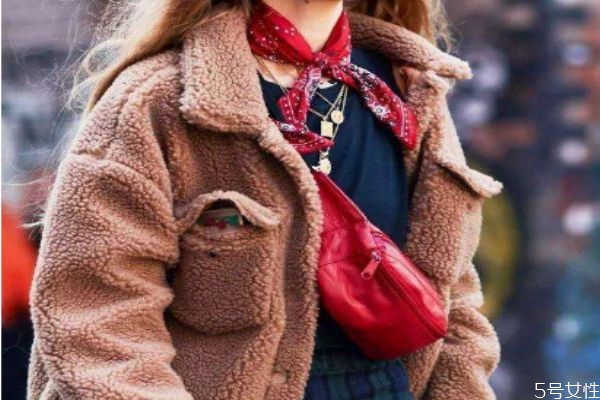 羊羔毛的衣服被染色了怎么办,羊绒毛衣染色了怎么办